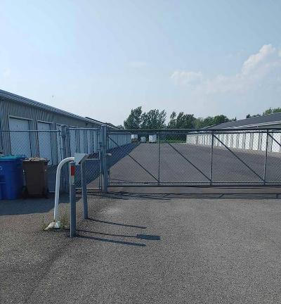 Storage Units at Montreal Mini Storage - Beauharnois - 28 Boulevard de Maple Grove, Beauharnois, QC